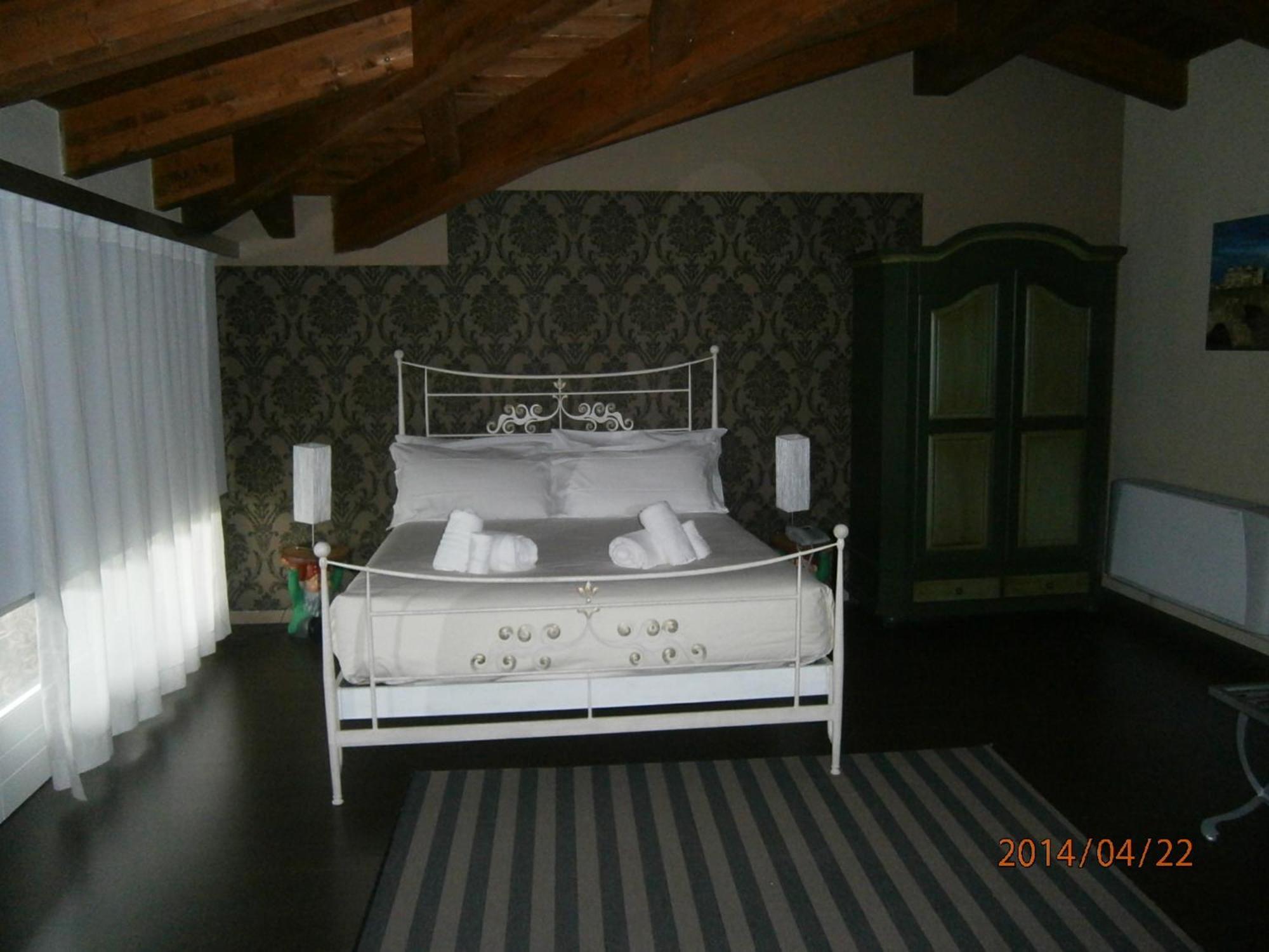 Foresteria Del Castello Torre Canavese Room photo